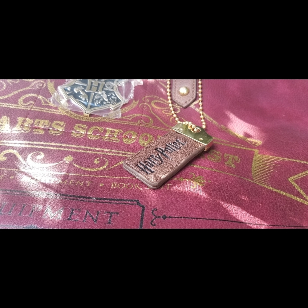 Warner Bros. Harry Potter Maroon and Gold Tote - Picture 8 of 12